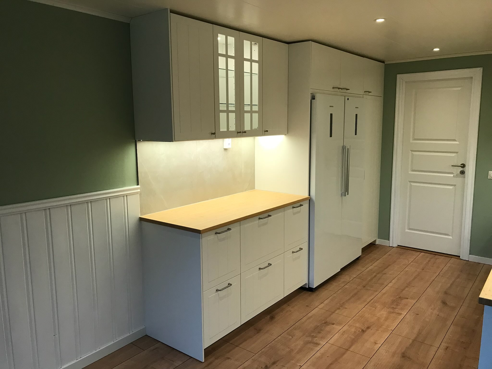 Litet kök med smart förvaring